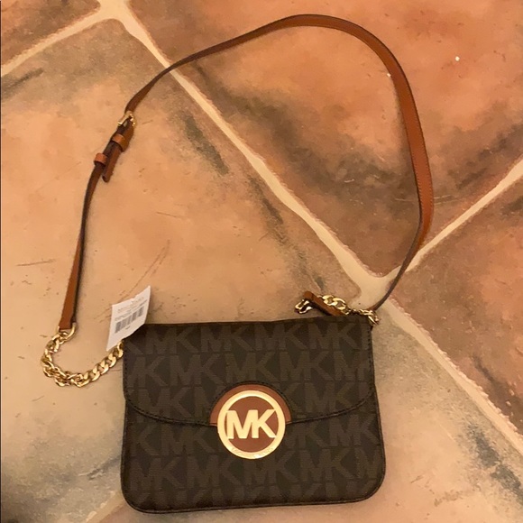 Michael Kors Handbags - Michael Kors Fulton flap gusset Crossbody NWT